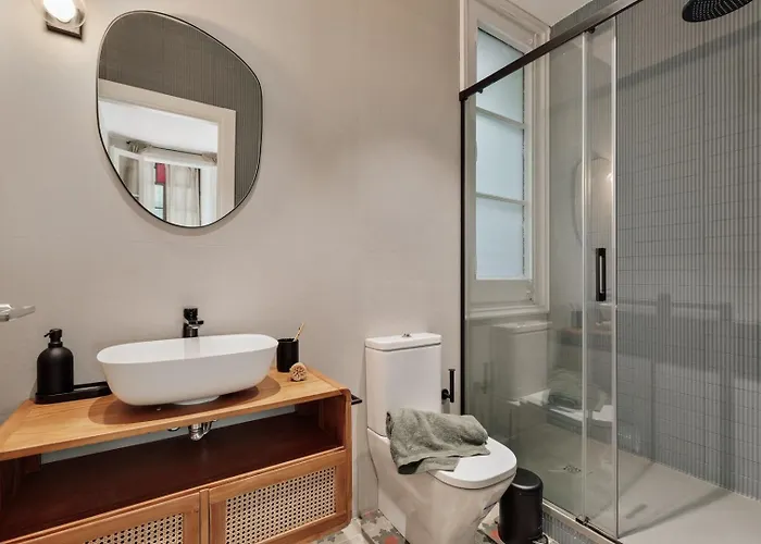 Aksaray - 2 Bedrooms In Eixample Esquerra Appartamento